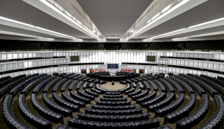 Europees Parlement keurt nieuwe passagiersrechten goed: reisbureaus zouden bemiddelingskosten moeten terugbetalen
